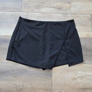 Skort. Front Slit at Hem. Side Hidden In-Seam Zip Closure, Size: XXL